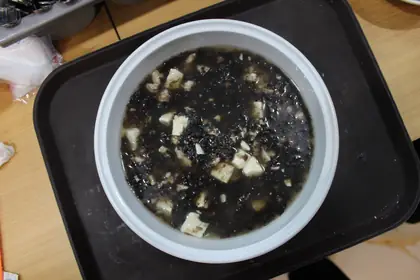 Soup Rumput Laut dengan  Ayam, Telur dan Tahu