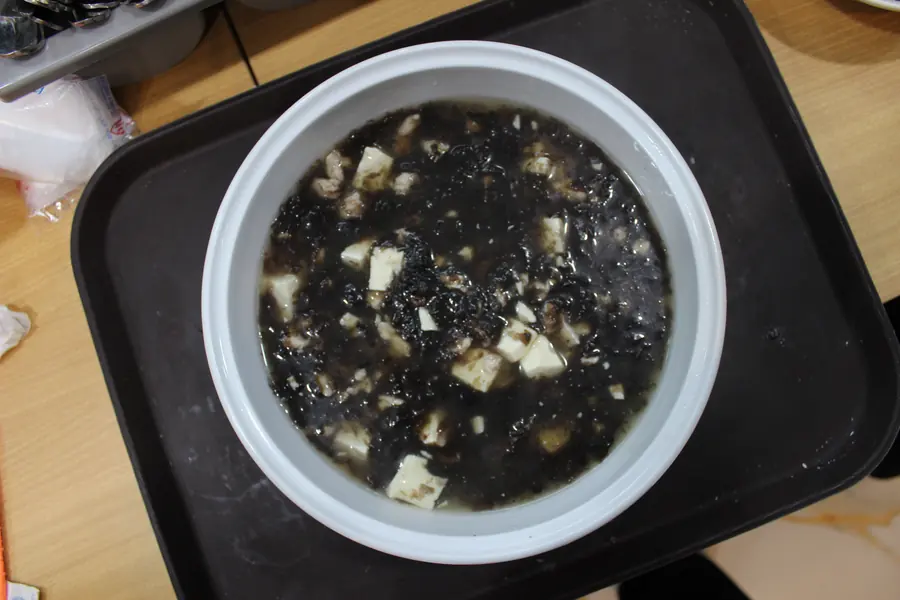 Soup Rumput Laut dengan  Ayam, Telur dan Tahu